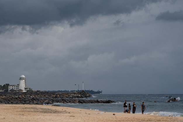 Sri Lanka Ambalangoda 9 dicembre 2021 Al faro e vista sull'oceano dalla spiaggia