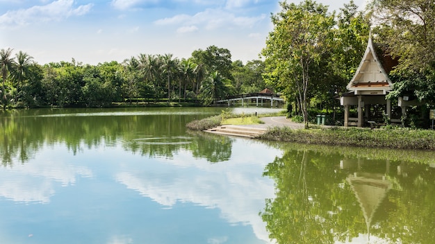 Sri Nakhon Khuean Khan Park And Botanical Garden è un parco pubblico e dichiarato essere i polmoni di Bangkok nel sottodistretto di Bang Kachao, Samut Prakan, Thailandia