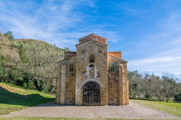 St Michael de Lillo è una chiesa cattolica romana sul monte Naranco nelle Asturie