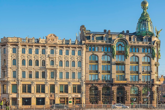 St Petersburg Nevsky Prospekt e il famoso edificio della Singer Company