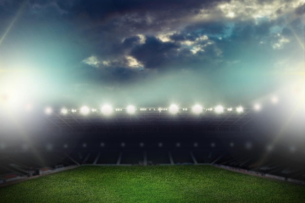 Stadio di calcio illuminato, spazio vuoto