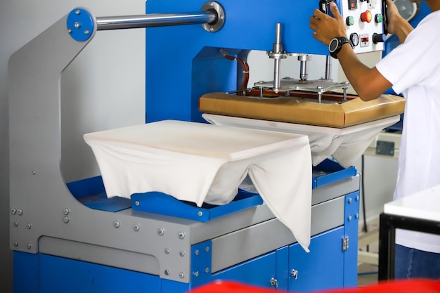stampa su magliette colorate stampa per la stampa di immagini su tessuto Grande macchina da stampa tessile industriale per la stampa di tessuti per lavoratori di sesso maschile