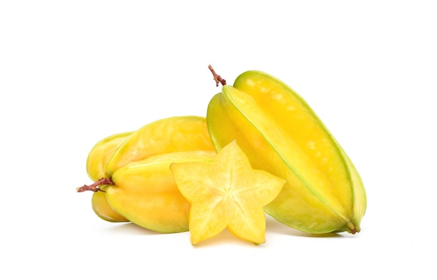 Star Fruit maturo isolato su sfondo bianco