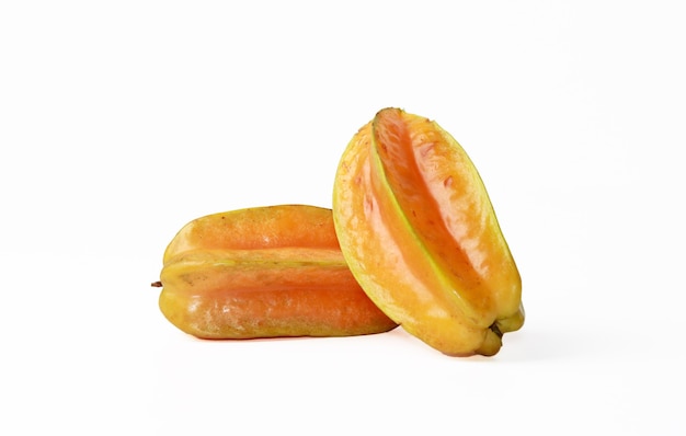 Star Fruit tropicale isolato su bianco