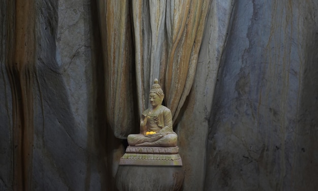 statua del buddha È un simbolo del buddismo nel tempio Catturato il 2 marzo 2023 a Rayong Thailandia