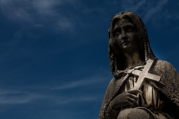 Statua del cimitero in Italia, in pietra - più di 100 anni
