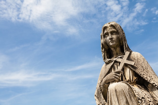 Statua del cimitero in Italia, in pietra - più di 100 anni