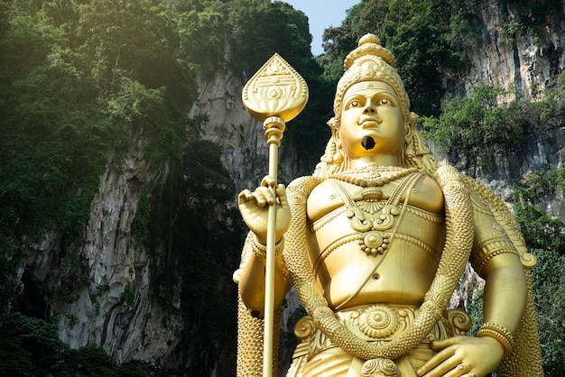 Statua del dio indù Muragan alle grotte di Batu, Kuala-Lumpur.