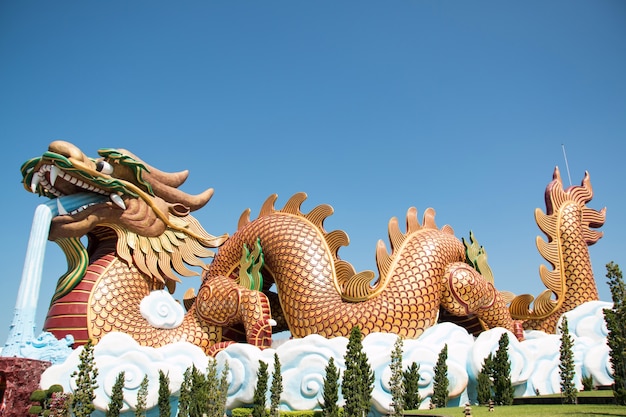 Statua del drago nel suphanburi della Tailandia