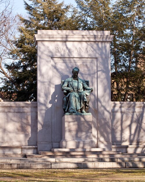 Statua del presidente Buchanan nel parco di Meridian