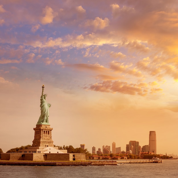 Statua della libertà di New York e Manhattan USA