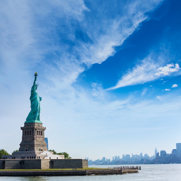 Statua della libertà di New York e Manhattan USA