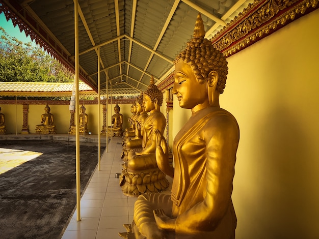 Statua della statua del Buddha usata come amuleti della religione di buddismo