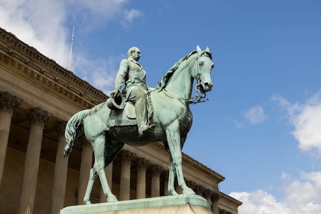 Statua di Albert Prince Consort al di fuori di St Georges Hall di Liverpool, in Inghilterra UK