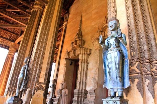 Statua di bronzo del Buddha al Haw Phra Kaew, Vientiane