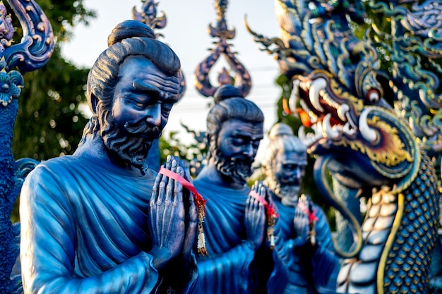 Statua di buddha del primo piano a rong sua dieci tempio (tempio blu)