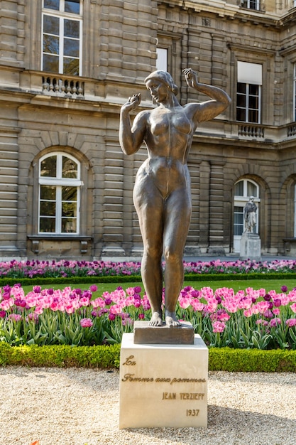 Statua di fiori