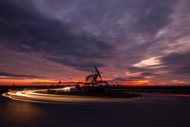 Statua di granchio al tramonto