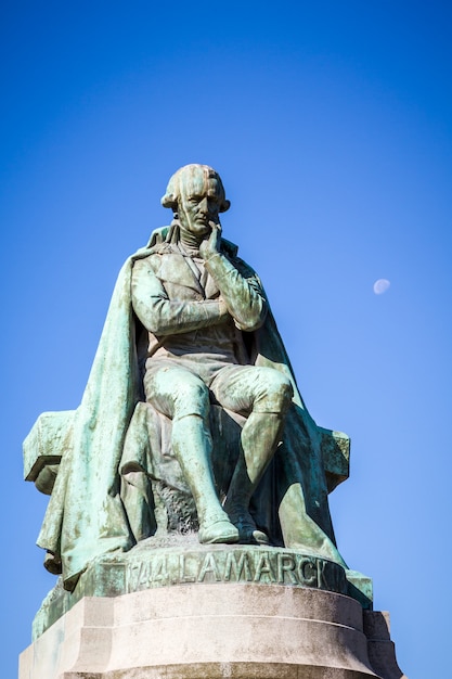 Statua di Lamarck nel parco Jardin des Plantes, Parigi, Francia