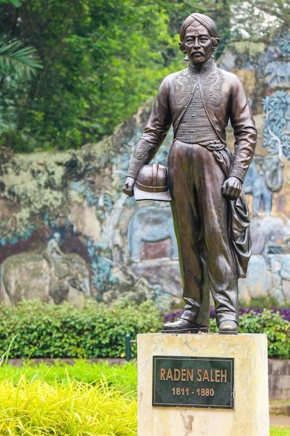 Statua di Raden Saleh allo zoo di Ragunan