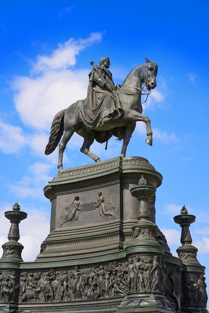 Statua di re Johann in Theaterplatz di Dresda