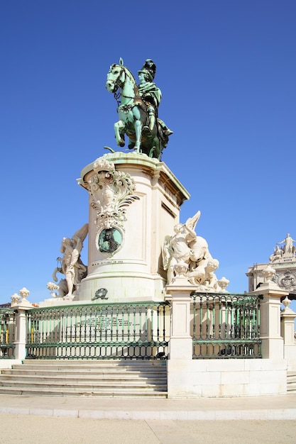 Statua di re Jose sulla piazza del Commercio a Lisbona Portogallo