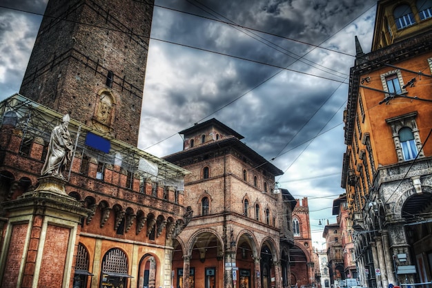 Statua di San Petronio in Porta Ravegnana a Bologna Italia