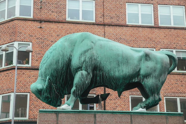 Statua in bronzo di un toro in Danimarca
