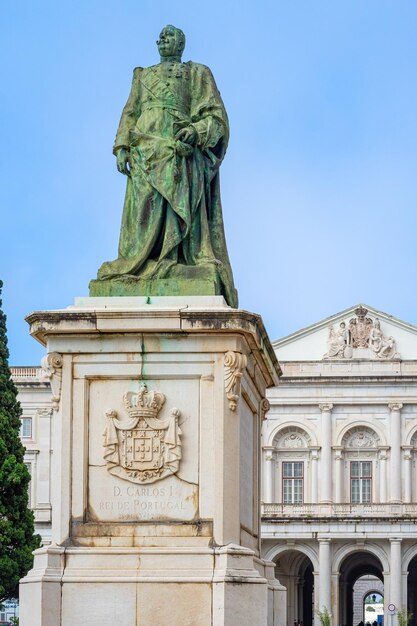 Statua in onore dell'ex re del Portogallo D Carlos I di fronte al Palazzo Ajuda a LisbonaPo