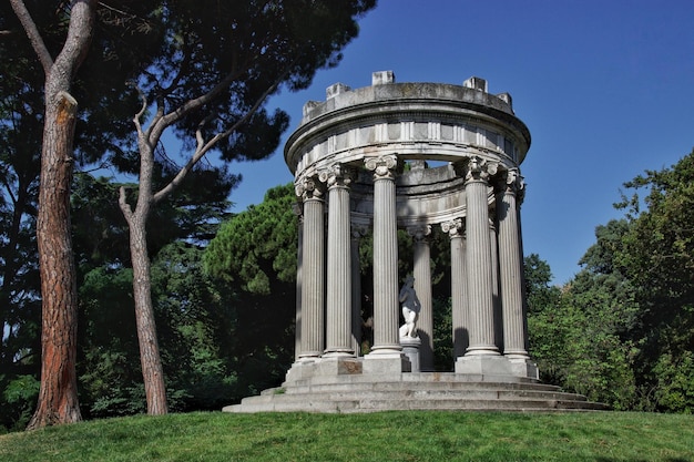 Statua in un parco a Madrid