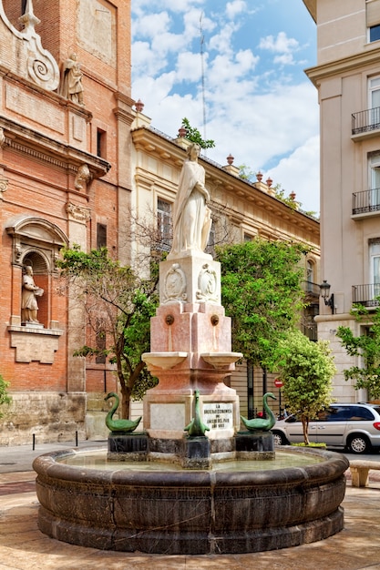 Statua nel centro storico di Valencia. Spagna.