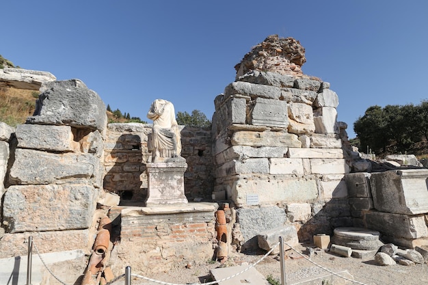 Statua nella città antica di Efeso Smirne in Turchia