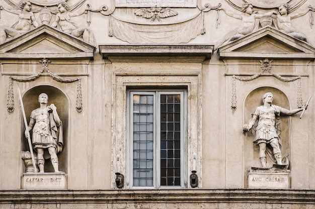 Statue del palazzo di Spada sulla facciata esterna di Roma