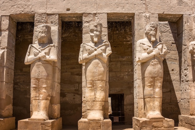 Statue del tempio di Karnak in Egitto