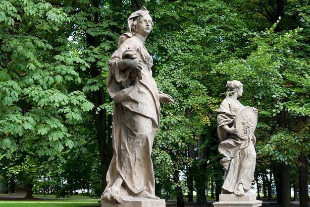 Statue di arenaria nel giardino sassone, Varsavia, Polonia, realizzate prima del 1745 dallo scultore anonimo di Varsavia sotto la direzione di Johann Georg Plersch.