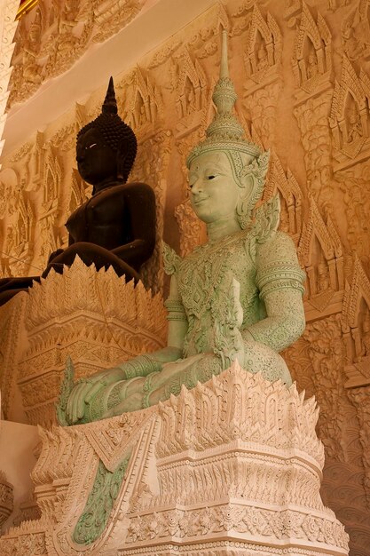 Statue di Buddha nei templi tailandesi.