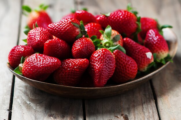 Stawberry fresco dolce sulla tavola di legno