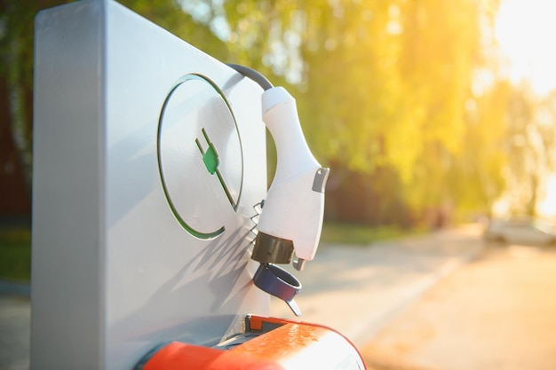 Stazione di ricarica per veicoli elettrici Concetto di trasporto elettrico