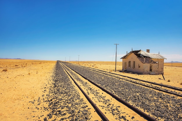 Stazione ferroviaria abbandonata di garub in namibia situata sulla strada per luderitz