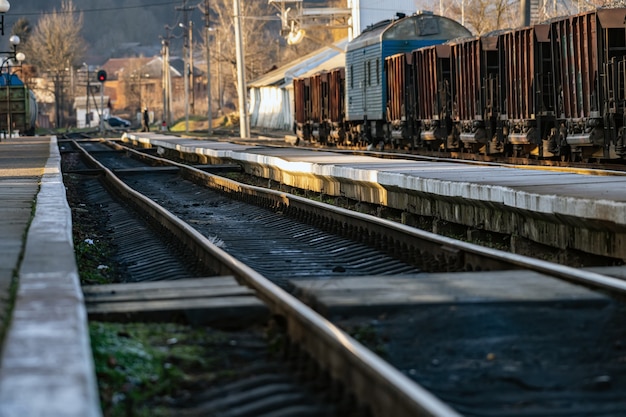 Stazione ferroviaria nella piccola città