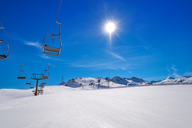 Stazione sciistica nella valle di Aran