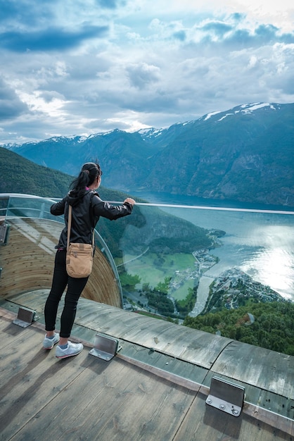 Stegastein Lookout Beautiful Nature Norvegia punto di osservazione del ponte di osservazione.