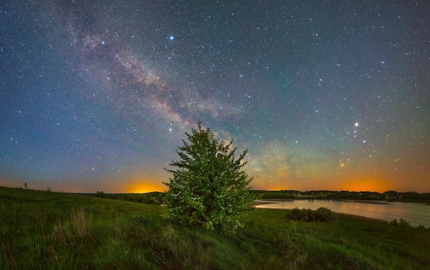 Stelle luminose sul paesaggio bielorusso