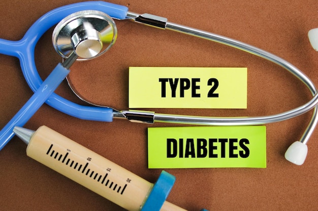 stetoscopio e carta colorata con la parola diabete di tipo 2 concetto di medicina e malattia