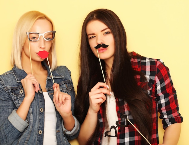 Stile di vita e concetto di persone ragazze alla moda migliori amiche pronte per la festa