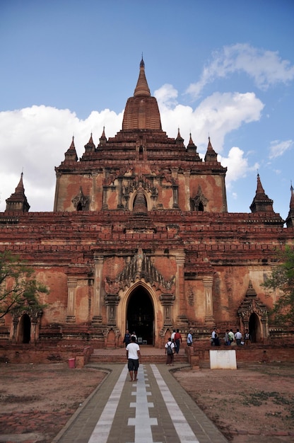 Stile pagoda del tempio di Sulamani chedi birmania per i birmani e i viaggiatori stranieri visitano il rispetto pregando nel villaggio di Minnanthu a Bagan o nell'antica città pagana il 2 giugno 2015 a Mandalay Myanmar