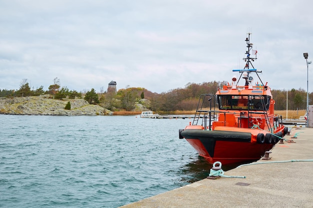 Stoccolma Svezia 3 novembre 2018 Barca di salvataggio e salvataggio della sicurezza costiera