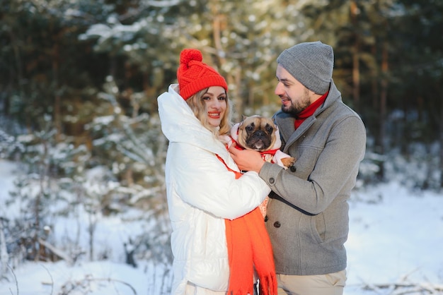 storia d&#39;amore di coppia di neve invernale