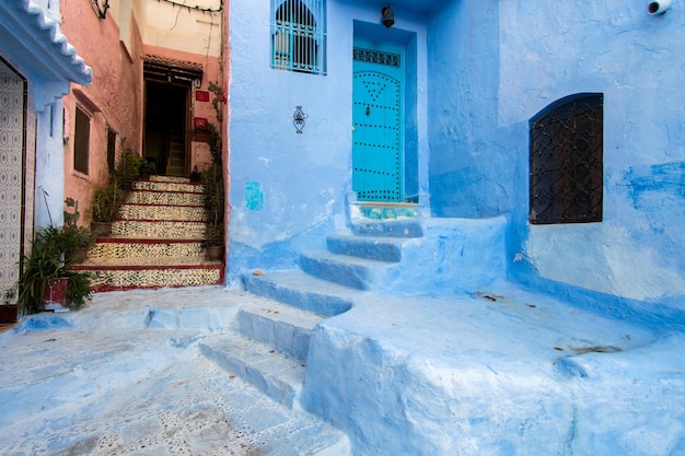 Strada a Chefchaouen la città blu del Marocco