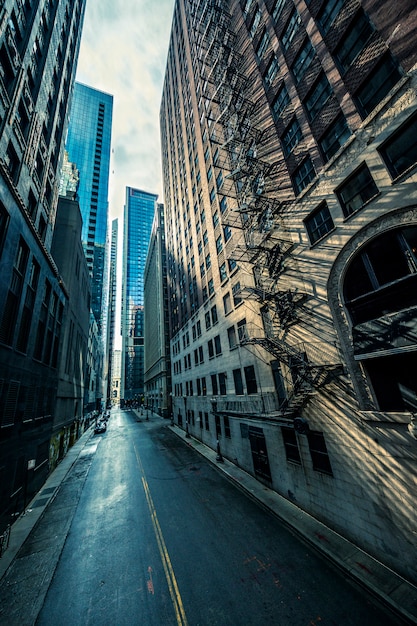 Strada a Chicago con la luce del mattino